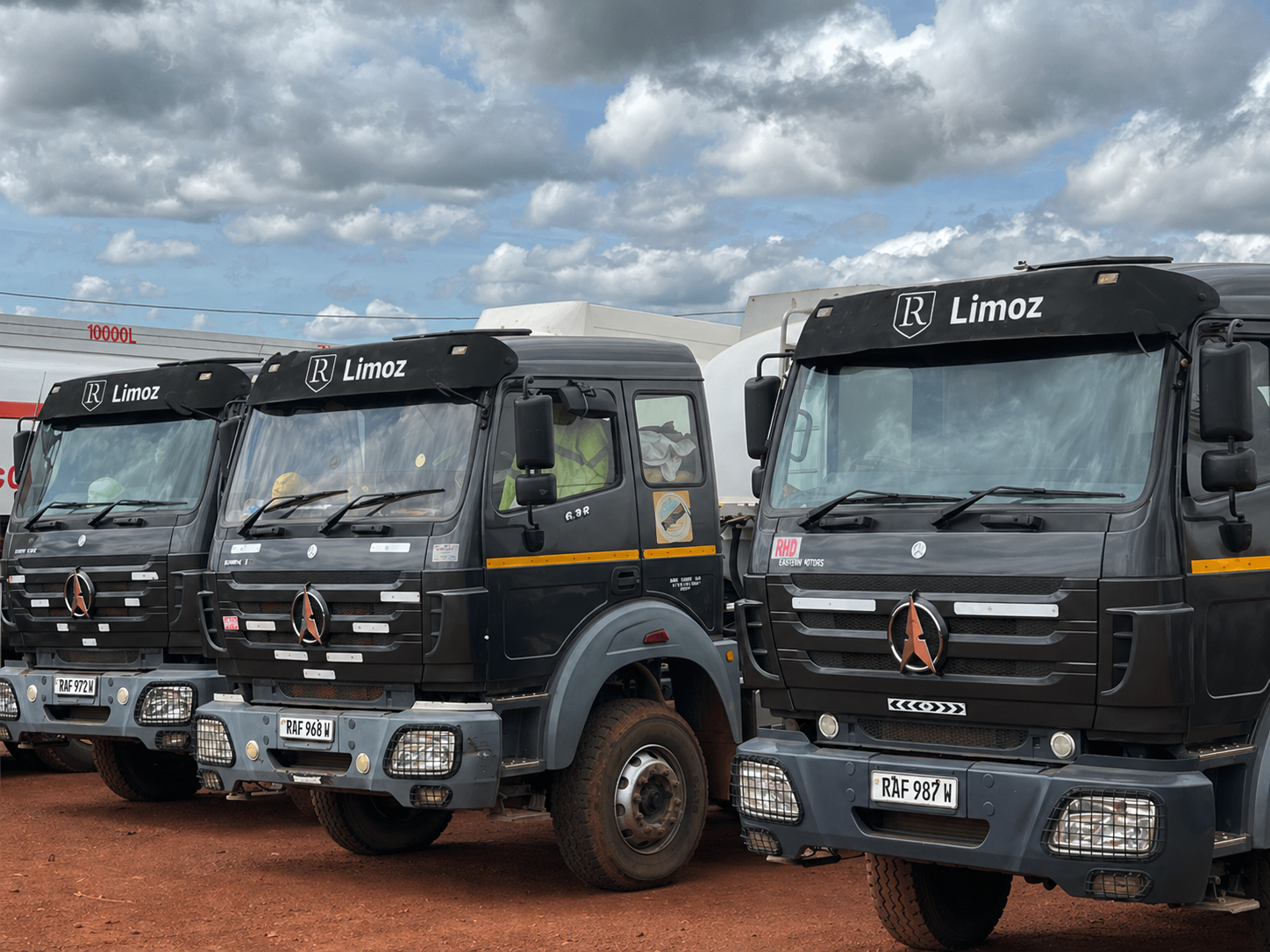 Limoz Flatbed and Cargo Trucks - General Logistics Fleet
