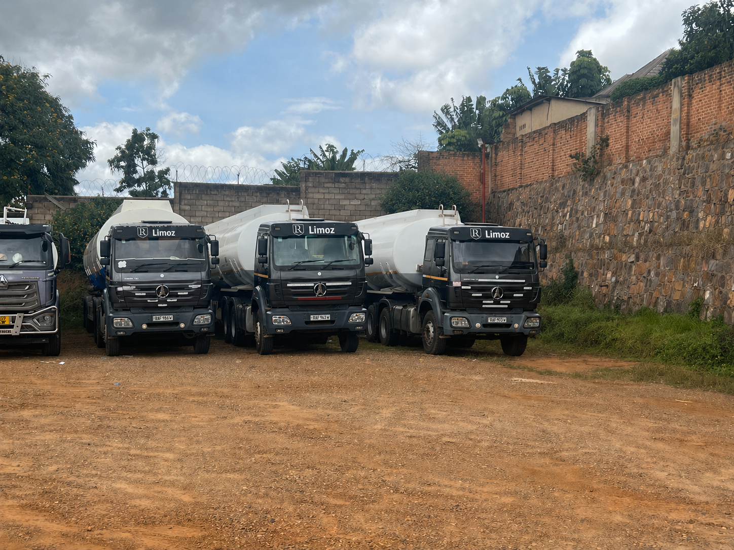 Limoz Tanker Trucks - Liquid Logistics Fleet